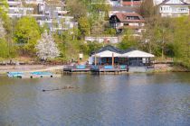 Das Bootshaus in Olpe mit dem Bootsverleih links.  • © ummeteck.de - Christian Schön