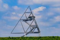 Der Tetraeder auf der Halde Beckstraße hat hohen Wiedererkennungswert für Bottrop. • © ummeteck.de - Christian Schön