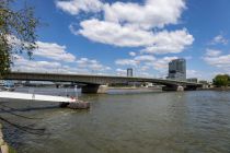 Die Deutzer Brücke zwischen Köln Deutz und dem Heumarkt ist eine der unspektakulärsten Brücken in Köln • © ummet-eck.de / christian schön