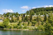 Ein kleiner Teil des Campingplatzes Kalberschnacke an der Listertalsperre. • © ummeteck.de - Silke Schön