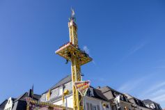 Der kleine Freefall-Tower Drop Zone auf der Bad Nauheimer Kerb 2023 • © kirmesecke.de