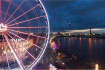 Das Wheel of Vision am Burgplatz in Düsseldorf. • © Düsseldorf Tourismus