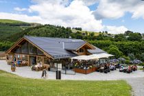 Direkt an der Sommerrodelbahn bzw. im Winter an der Sesselbahn Ritzhagen liegt die Location Einkehrschwung. • © ummet-eck.de / christian schön