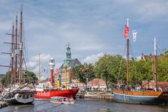 Boote am Hafen von Emden. • © TourismusMarketing Niedersachsen, Dietmar Scherf