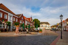 Der Marktplatz in Esens. • © ummet-eck.de - Silke Schön