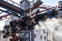 Liegend gehts mit dem Flying Launch Coaster durch die Lüfte. • © ummet-eck.de / christian schön