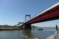 Die Friedrich-Ebert-Brücke in Duisburg • © ummet-eck.de / christian schön