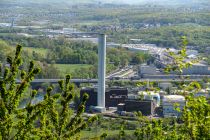 Blick von Hohensyburg auf das Hagener Umland, links zwischen den Bäumen der Fluss Ruhr. • © ummeteck.de - Christian Schön