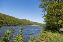 Der Hengsteysee gehört in Teilen direkt zu drei Städten: Hagen, Herdecke und Dortmund. • © ummet-eck.de / christian schön