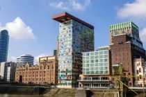 Das Colorium Hochhaus im Düsseldorfer Medienhafen • © ummet-eck.de / christian schön