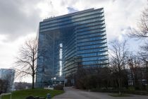 Das markante Hochhaus Stadttor befindet sich direkt am Landtag in Düsseldorf • © ummet-eck.de / christian schön