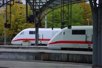 Das ist heute selten geworden. Zwei ICE 1 direkt nebeneinander. Das Foto entstand im September 2001 im Kölner Hauptbahnhof. • © ummet-eck.de / christian schön