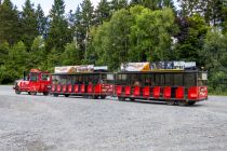 Zu den wichtigsten Stationen in Winterberg fährt der Kappe Express. Hier am Parkplatz des Erlebnisbergs Kappe. • © ummet-eck.de / christian schön