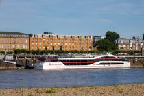 Die MS RheinGalaxie liegt in Düsseldorf an. • © ummeteck.de - Christian Schön