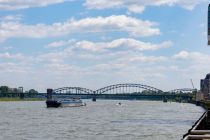 Blick vom Rheinauhafen auf die Südbrücke. • © ummet-eck.de / christian schön