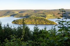 Eifelblick Schöne Aussicht bei Nideggen-Schmidt im Sommer. • © Tourismus NRW. e.V.