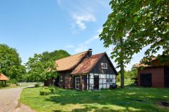 Das Heimatmuseum mit landwirtschaftlichen Exponaten ist in einem für das Münsterland typischen Bauernhof untergebracht. • © Münsterland e.V. / Philipp Fölting