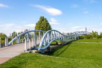 Die Neulandbrücke liegt im Neuland-Park in Leverkusen. • © ummeteck.de - Christian Schön