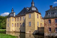 Das Schloss Eicks ist ein bekanntes Wasserschloss in Mechernich. • © pixabay.com
