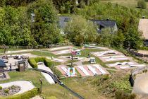 Der Minigolfplatz des Erlebnisbergs Kappe liegt direkt an der Sommerrodelbahn Kappe. • © ummet-eck.de / christian schön