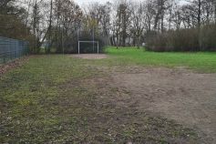 Auf dem Gelände rund um den Bolzplatz an der Meerwiese in Coerde soll eine Bike- und Skateanlage entstehen. • © Stadt Münster