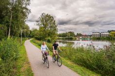 Unterwegs am Vechtesee am Pier99 in Nordhorn. • © Tourismusmarketing Niedersachsen, Markus Tiemann