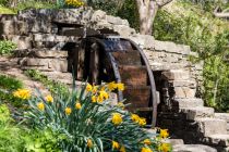 Mühlrad der oberen Mühle. Umgeben von einem nett angelegten, kleinen Park im Gerberviertel • © ummet-eck.de / silke schön