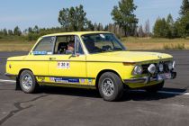 Der BMW 2002 tii mit der Startnummer 20 am Flugplatz in Meinerzhagen • © ummet-eck.de / christian schön