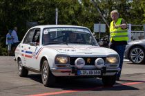 Startnummer 14 trägt der weiße Peugeot 504 Ti bie der Olympia Rallye Revival. • © ummet-eck.de / christian schön