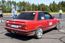 Offensichtlich kein BMW 2002, sondern ein 316i fuhr in Meinerzhagen mit der Nummer 22 auf den Flugplatz • © ummet-eck.de / christian schön