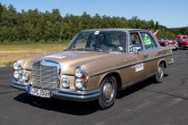 Mercedes-Benz 280 SE 3.5 mit der Startnummer 225 • © ummet-eck.de / christian schön