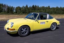 Der hellgelbe Porsche 911 Targa ist mit der Startnummer 227 unterwegs. • © ummet-eck.de / christian schön