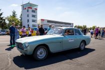 Ein schönes Bild gibt dieser Bristol 410 direkt vor dem Flugplatztower in Meinerzhagen ab. • © ummet-eck.de / christian schön