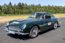 James Bond lässt grüßen: Ein Aston Martin DB 5 - allerdings nicht silber, sondern grün. • © ummet-eck.de / christian schön