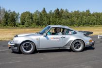 Wunderschön anzusehen und bekleidet mit schwarzen Fuchsfelgen fährt dieser Porsche 911 Turbo mit der Startnummer 282 • © ummet-eck.de / christian schön