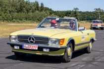 Da lässt sichs cruisen auf einer Oldtimer-Rallye: Im offenen Mercedes 280 SL • © ummet-eck.de / christian schön
