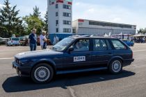 Einer der wenigen Kombis im Starterfeld: Der BMW 325 iX Touring mit Startnummer 294. • © ummet-eck.de / christian schön