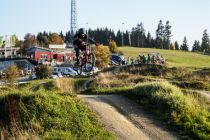 Der Pumptrack am Erlebnisberg Kappe in Winterberg wird immer gerne genutzt. • © ummet-eck.de / christian schön