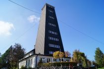 Der Rhein-Weser-Turm liegt auf einer Seehöhe von 680 Meter und ist 24 Meter hoch. • © ummet-eck.de / christian schön