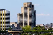 Das Rheinsternhaus ist ein Wohnhochhaus in Köln und liegt direkt am Rhein. • © ummet-eck.de / christian schön