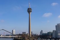 Der Rheinturm ist das höchste Gebäude in Düsseldorf • © ummet-eck.de / christian schön