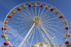 Das Riesenrad Colossus von Göbel im Jahr 2023 auf dem Heiner Herbstvergnügen in Darmstadt  • © kirmesecke.de