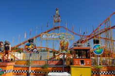 Der Rock & Roller Coaster von Vorlop stand auf der Regensburger Herbstdult 2023 • © kirmesecke.de