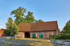 Das Torhaus Holtwick in Rosendah stammt aus dem Jahr 1670 und blickt auf eine bewegte Geschichte zurück. • © Münsterland e.V. / Philipp Fölting