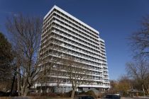 Das RWE-Hochhaus am Rheinlanddamm direkt neben dem Westnetz-Tower wird gerade saniert. • © ummet-eck.de / christian schön