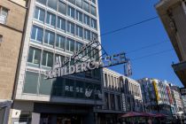 Die Schildergasse ist eine der beiden weltbekannten Einkaufsstraßen in Köln. • © ummet-eck.de / christian schön