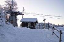 Wenn noch alles schläft, beginnt im Skigebiet langsam die Arbeit. Der Brüchetal-Schlepplift in Altastenberg liegt dann wunderbar in der beinahe aufgehenden Sonne. • © ummet-eck.de / christian schön