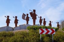 Das Schützenfest in Meinerzhagen ist so wichtig, dass es einen Schützenkreisverkehr am Schützenplatz gibt. Die Figuren hier stehen immer. Tag für Tag - Jahr für Jahr. • © ummet-eck.de / christian schön