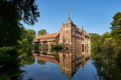 Schloss Senden gehört zu den interessanten Bauwerken im Münsterland. Das Schloss aus dem 15. Jahrhundert liegt am Südkurs der 100-Schlösser-Route. • © Münsterland e.V. / Philipp Fölting