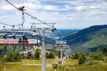 Blick von der Bergstation der Köhlerhagen Sesselbahn hinunter auf die Strecke.  • © ummet-eck.de / christian schön